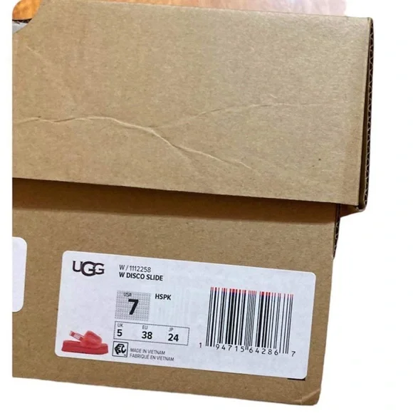 UGG slippers size 7 new with tags - Picture 3 of 3